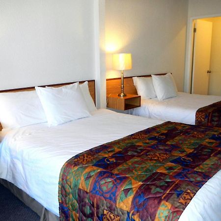 Mayfair Motel Виктория Екстериор снимка