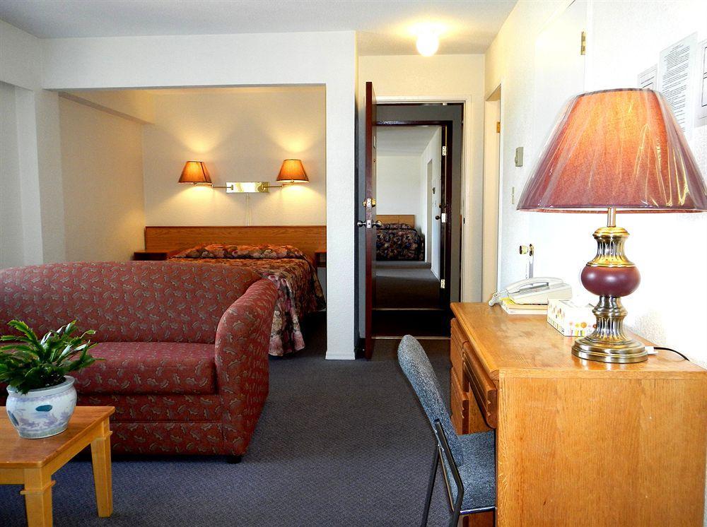 Mayfair Motel Виктория Екстериор снимка
