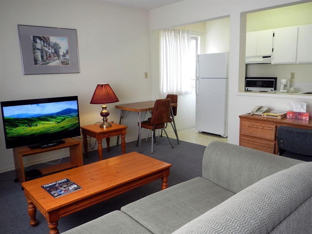 Mayfair Motel Виктория Екстериор снимка