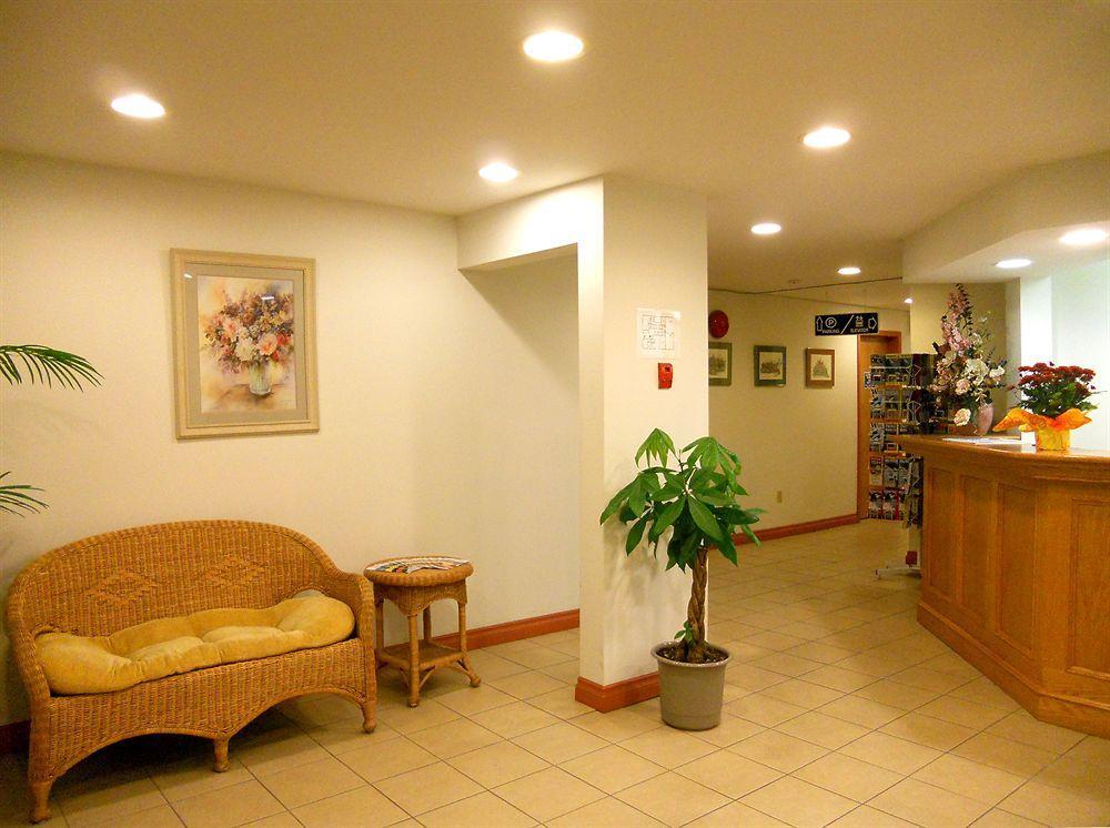 Mayfair Motel Виктория Екстериор снимка