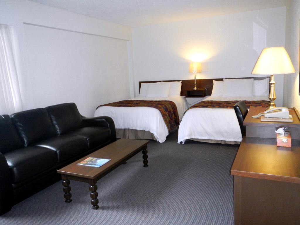 Mayfair Motel Виктория Екстериор снимка
