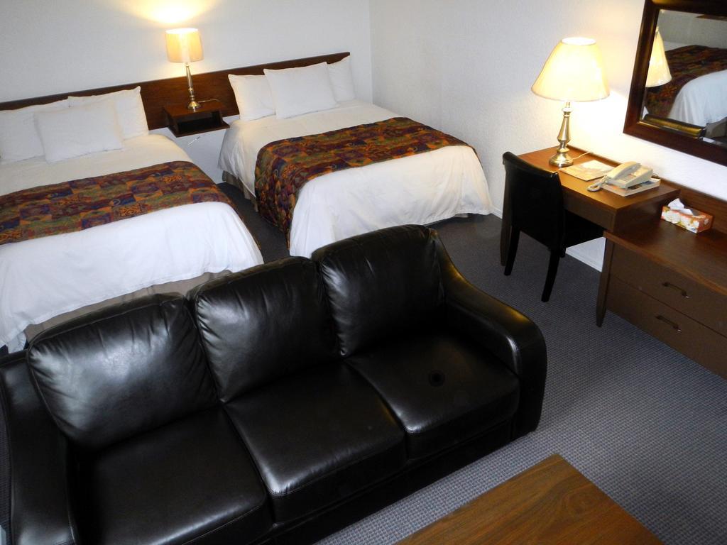 Mayfair Motel Виктория Екстериор снимка