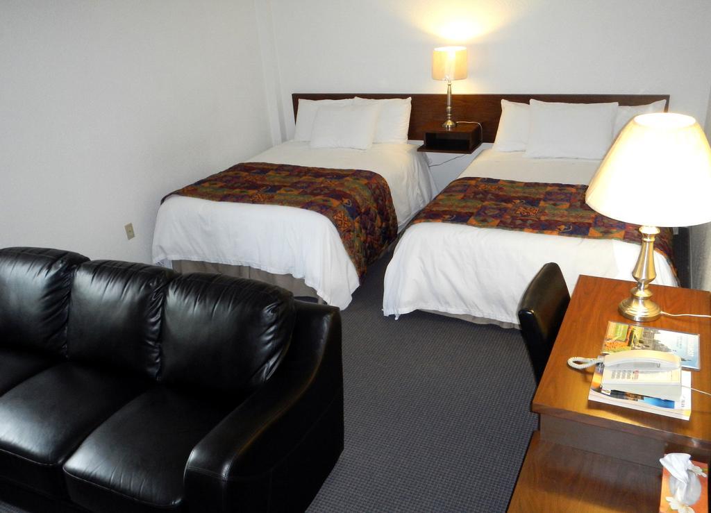 Mayfair Motel Виктория Екстериор снимка