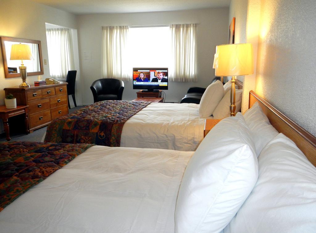 Mayfair Motel Виктория Екстериор снимка