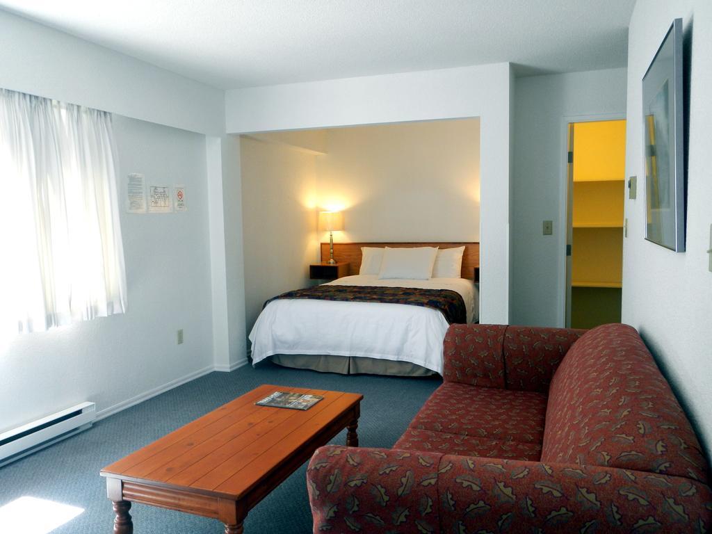 Mayfair Motel Виктория Екстериор снимка