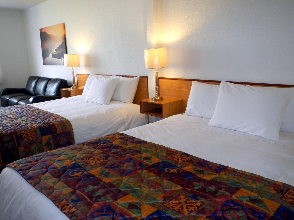 Mayfair Motel Виктория Екстериор снимка