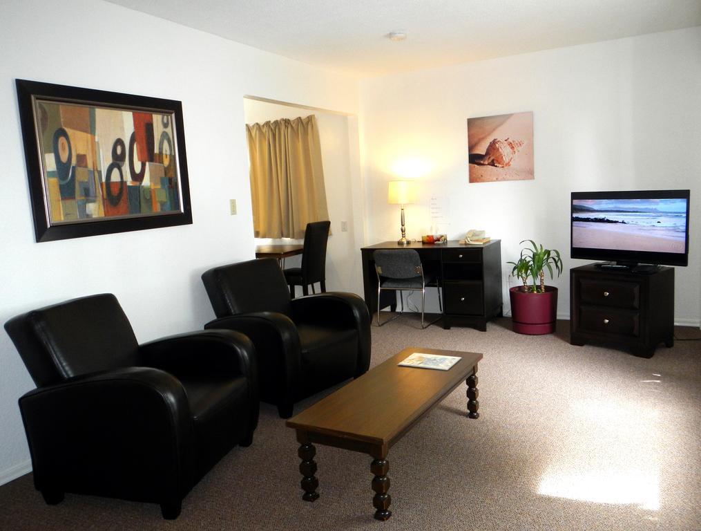 Mayfair Motel Виктория Екстериор снимка