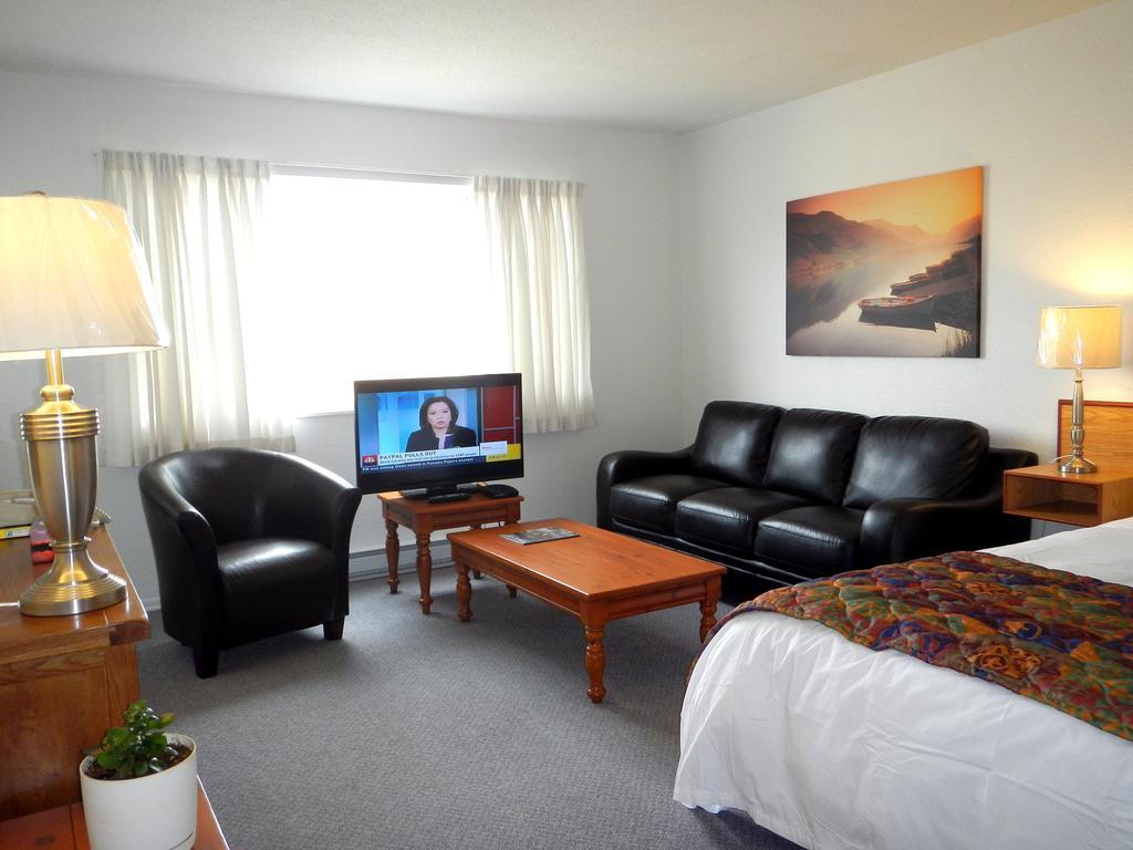 Mayfair Motel Виктория Екстериор снимка