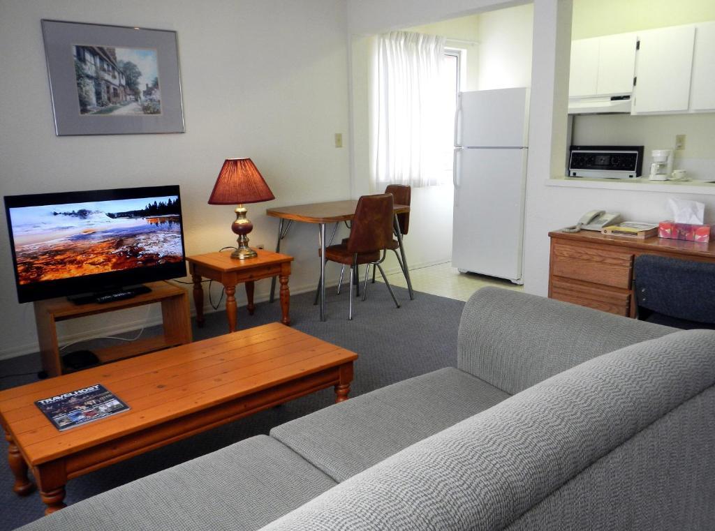 Mayfair Motel Виктория Екстериор снимка
