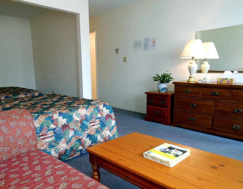 Mayfair Motel Виктория Екстериор снимка
