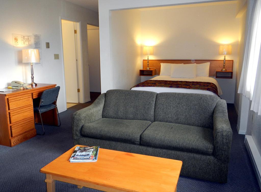 Mayfair Motel Виктория Екстериор снимка