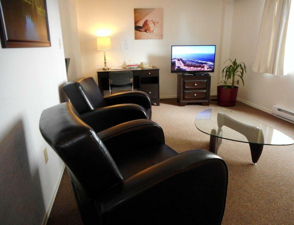 Mayfair Motel Виктория Екстериор снимка