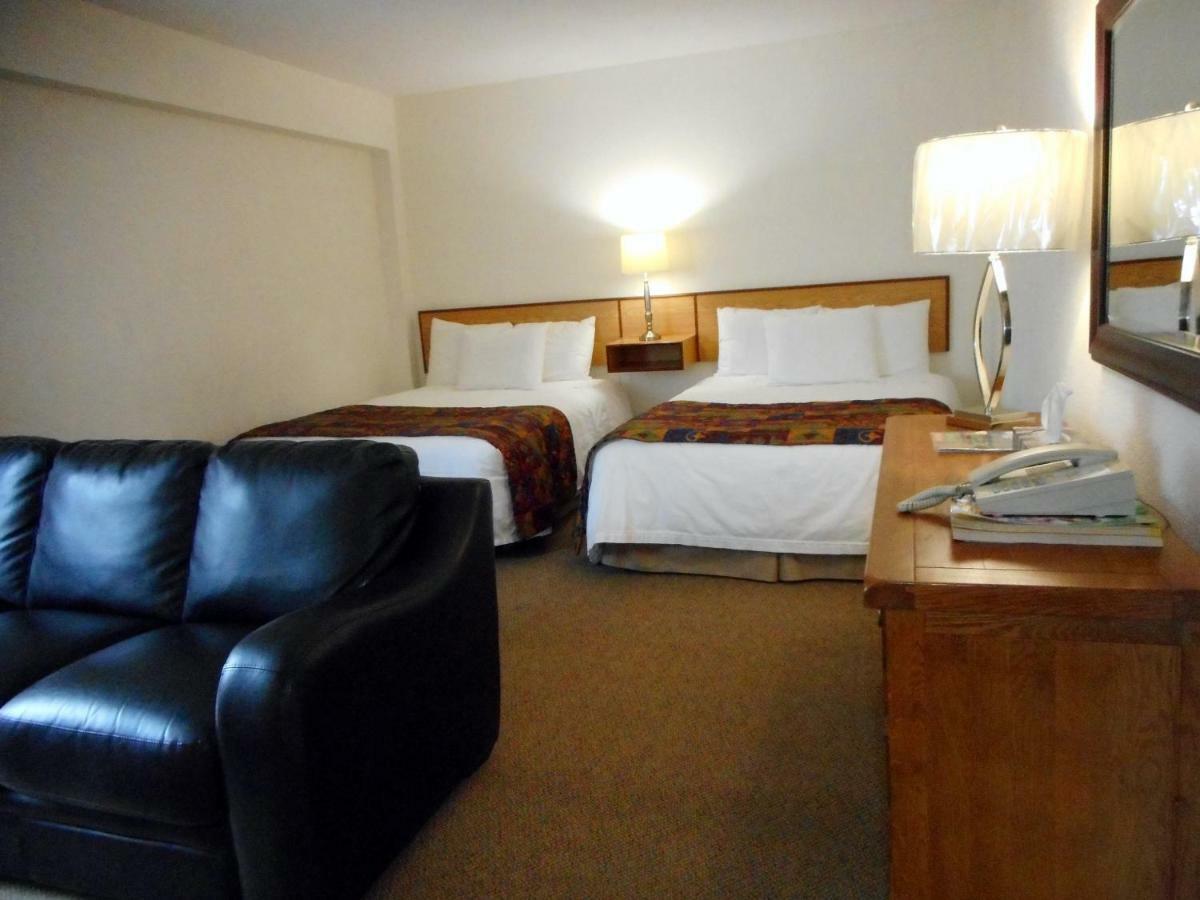 Mayfair Motel Виктория Екстериор снимка