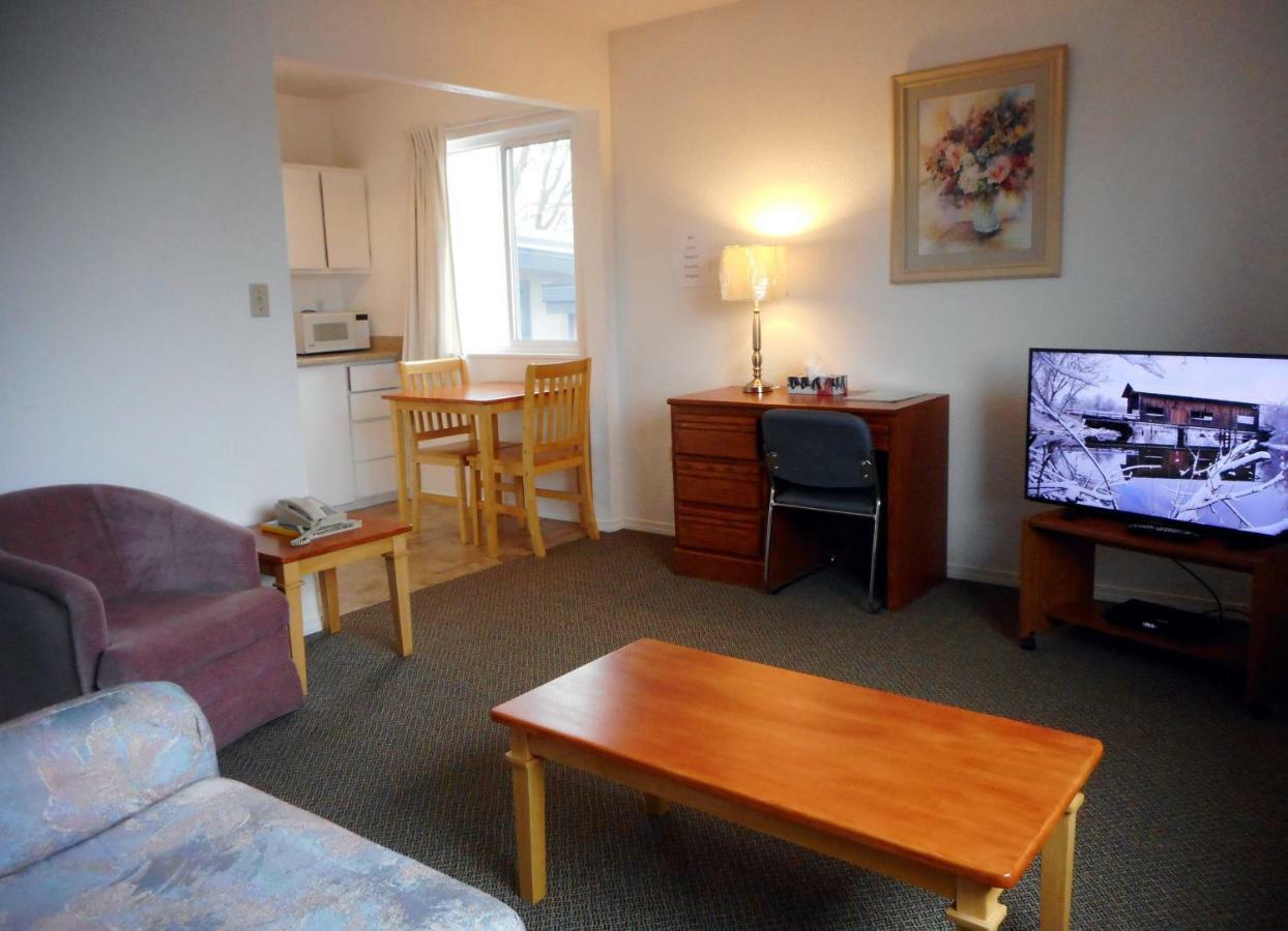 Mayfair Motel Виктория Екстериор снимка