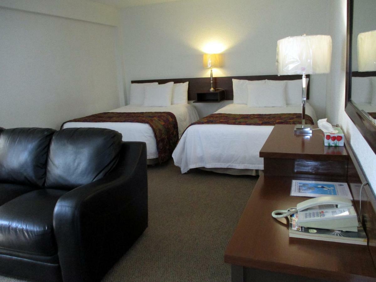 Mayfair Motel Виктория Екстериор снимка